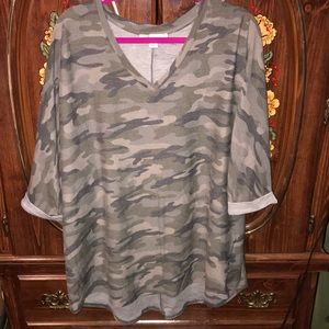 Camo roles sleeved top